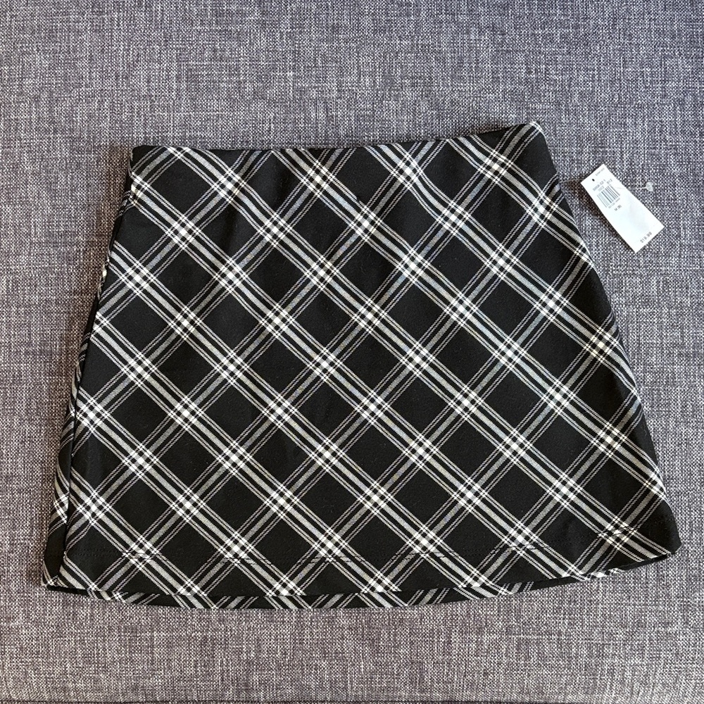 NWT Plaid Black and White Girl’s Skirt Size M